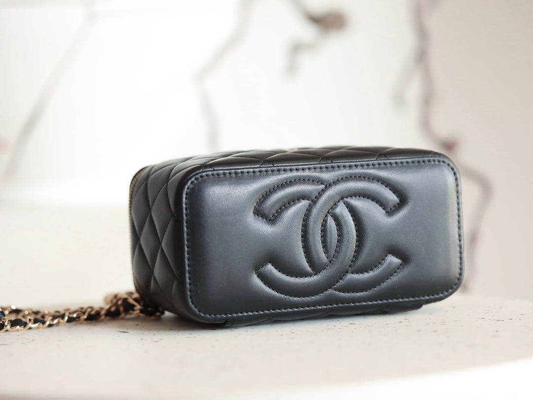 Elegant Quilted Mini Case