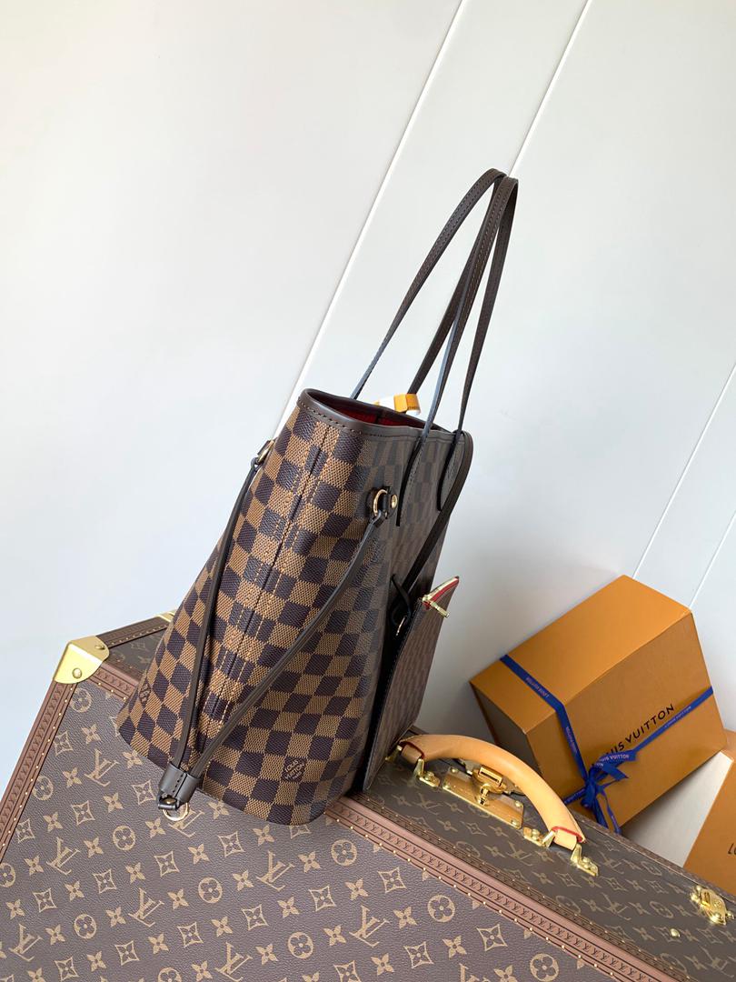 Elegant Checkered Tote Bag
