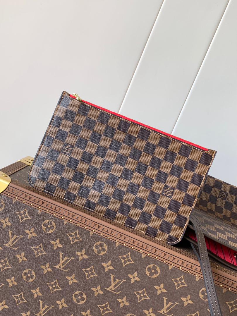 Elegant Checkered Tote Bag
