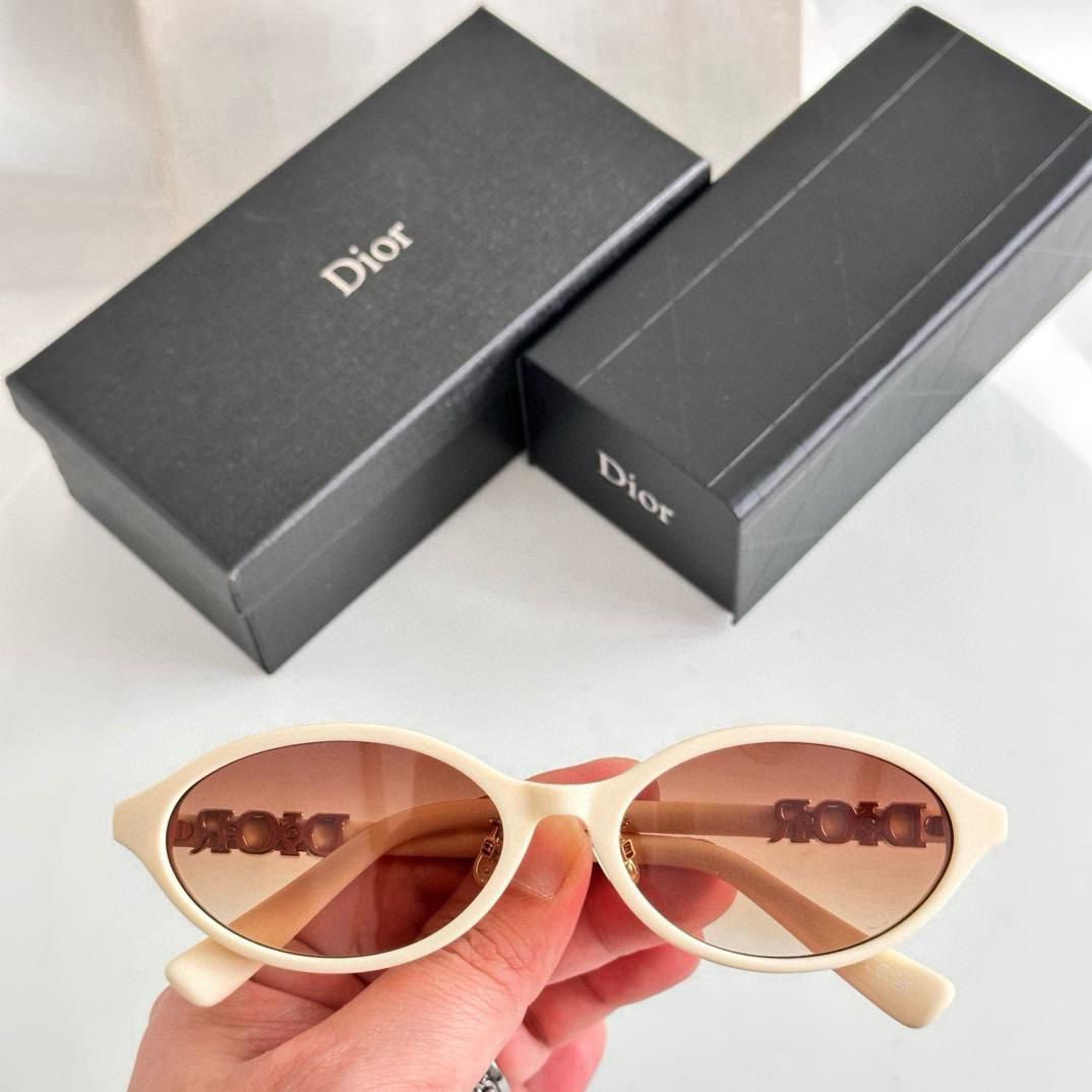 Classic Oval Sunglasses